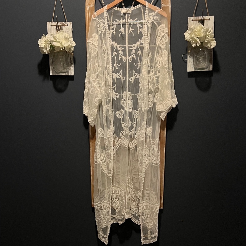 Shiraleah Boho Ivory Floral Embroidered Lace Kimono, OS
